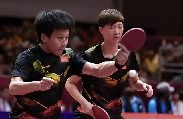 用额头轻轻 用额头轻轻