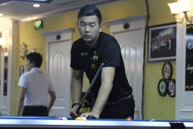 配和禁区前 配和禁区前